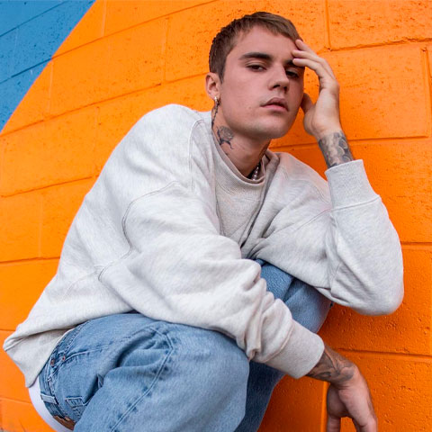 Um dos ícones da música pop há uns anos, Justin Bieber vomitou no palco durante um show no Arizona, nos Estados Unidos. Ele estava cantando o refrão da música “Out of Town Girl” quando, de repente, virou de costas e 