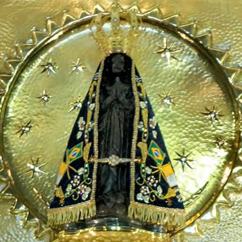 Por que 12 de outubro?  Em 1953, a Conferência Nacional dos Bispos do Brasil (CNBB) escolheu o dia como sendo dedicado a Nossa Senhora de Aparecida por três motivos: