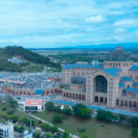 Em 1984, a CNBB declarou oficialmente a Nova Basílica de Aparecida como Santuário Nacional de Aparecida.
