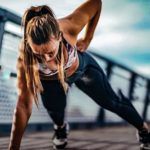 Além dos exercícios físicos, uma reeducação alimentar ajuda para que cada um mantenha o peso ideal de seu corpo. Dica de Marcelle Pinheiro, do site "Tua Saúde".