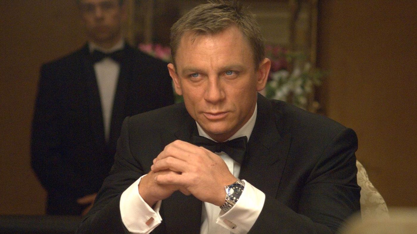 Daniel Craig viveu James Bond em cinco filmes lançados entre 2006 e 2021. Antes dele, o agente secreto foi interpretado por Sean Connery, George Lazenby, Roger Moore, Timothy Dalton e Pierce Brosnan.
