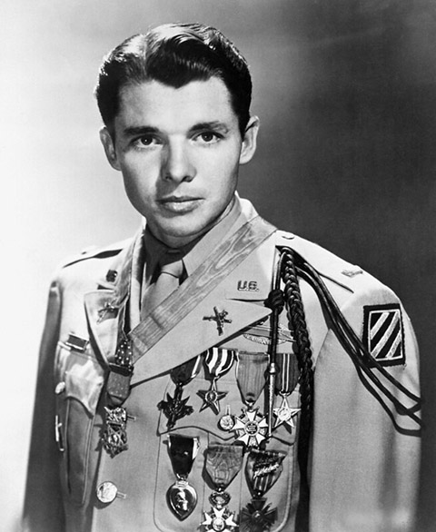 Audie Murphy – Texas, 20/6/1925 — Herói de guerra na vida real, levou autenticidade aos papéis de cowboy. Estrelou “O Terra de Ninguém”. Morreu em 1971, aos 45 anos.
