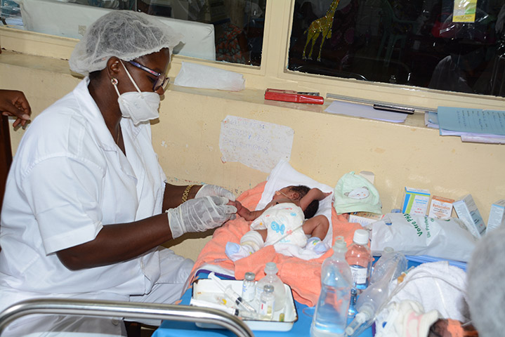 <p>A assistência aos bebês prematuros requer uma infraestrutura complexa e pessoal especializado e treinado para o atendimento que exige muito conhecimento e uma atenção integral </p>
