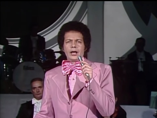 Outro elemento que marcou sua trajetória foi a longevidade artística. Nos últimos anos de carreira, fez shows memoráveis em pequenas casas de espetáculo, onde o público podia sentir de perto a potência e o carisma do intérprete.
