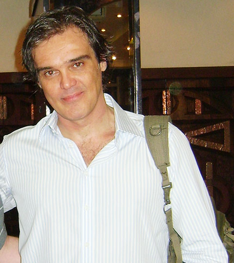 Dalton Vigh: O ator , que ficou famoso principalmente ao interpretar Said Rachid, antagonista da telenovela "O Clone", da Rede Globo, deu aulas de inglês.-Wikimedia Commons - BrasWiki
