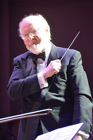John Williams (1932 - 92 anos) - Celebrado como o maior nome das trilhas sonoras do cinema, concorreu 52 vezes ao Oscar (venceu 5). Ele assina quase todos os filmes de Steven Spielberg (Tubarão, ET e Jurassic Park, entre outros). E compôs as canções das sagas Harry Potter, Indiana Jones e Star Wars.