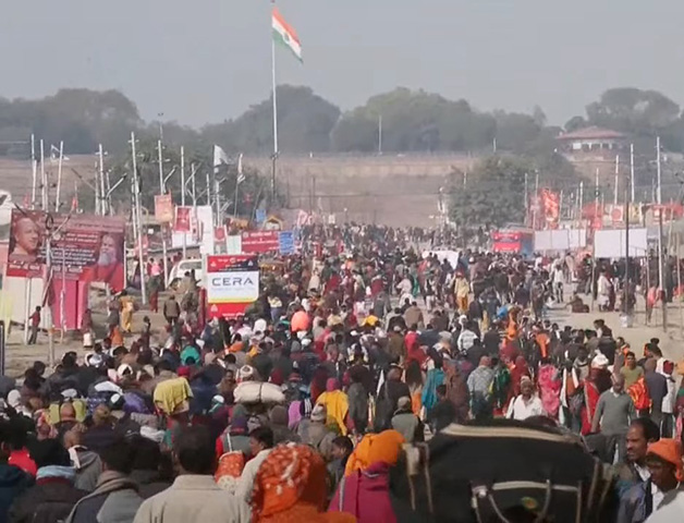  Kumbha Mela (Ãndia) - Classificado pela Unesco em 2017 como PatrimÃŽnio Cultural Imaterial da Humanidade, Ã© o maior festival religioso do planeta. Ocorre em quatro cidades, com intervalos de trÃªs anos entre cada uma: Prayagraj, Ujjain, Nashik e Haridwar.-Youtube/EFE BRASIL