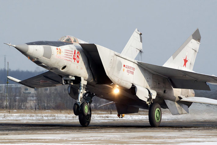 Mikoyan-Gurevich_MiG-25RB,_Russia_-_Air_Force_AN2195954