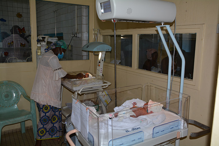 <p>Existem casos graves, de prematuros extremos, que nascem antes de 28 semanas e correm mais risco de vida. </p>
