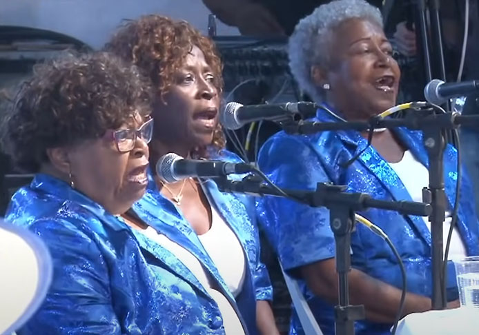 <p>A comunidade portelense é conhecida por sua paixão e dedicação ao samba e à escola.</p>
