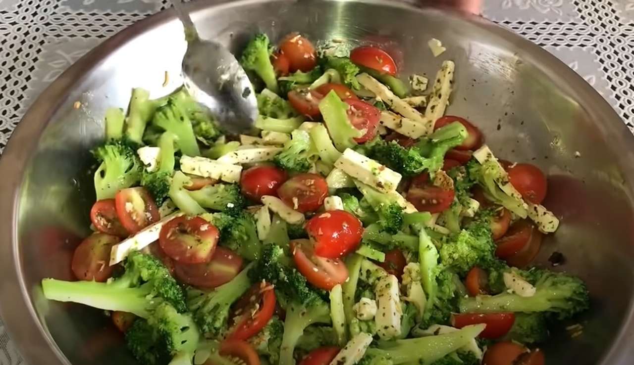 Algumas alterações na rotina podem trazer grandes benefícios à saúde. Dentre eles, optar por alimentos integrais em vez de processados.-Youtube/BRUNA CARVALHO TV
