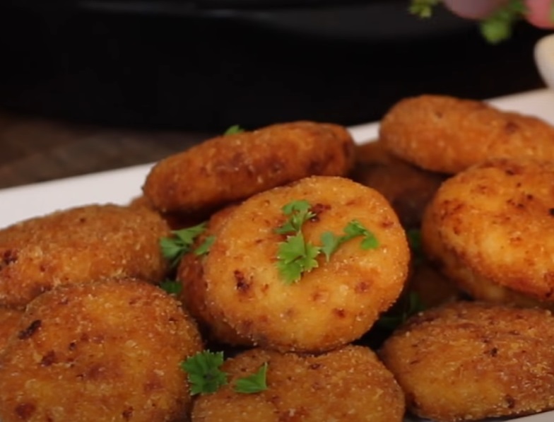 Nuggets - Mais um exemplo de lanche que tem aspecto de ser rico em proteína (afinal, é frango), mas, na verdade, tem baixo conteúdo proteico e alto teor de sal e gordura. De vez em quando, tudo bem. Mas não dá pra exagerar.