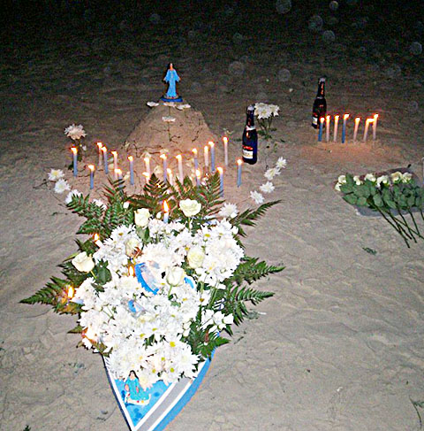 <p>As oferendas são geralmente feitas de flores, frutas, velas, perfumes e outros objetos simbólicos.</p>
