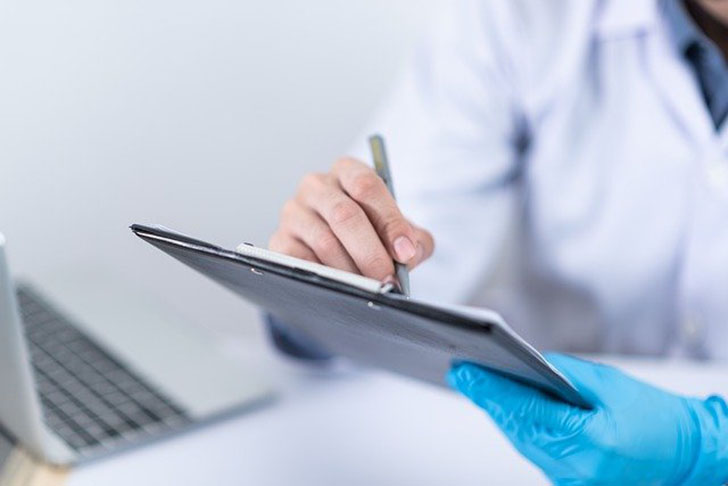 É importante ressaltar que a aromaterapia não substitui o tratamento com remédios. É necessário que haja conhecimento prévio do médico que acompanha o paciente.
