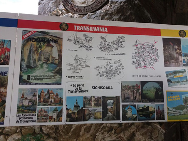 Já os visitantes ficam ansiosos por experimentar a sensação de estar no "Castelo de Drácula".  No mural, um mapa da Transilvânia mostra as áreas montanhosas - comentadas no livro -, os locais com maior concentração urbana das imediações e também as fortalezas da Idade Média.  