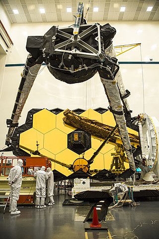 O projeto foi colocado na prática, mas teve muitos adiamentos. A primeira previsão era ter sido lançado em 2007. E o custo inicial foi estimado em US$ 2 bilhões. A realidade: lançamento em 25/12/2021 e custo de US$ 10 bilhões.