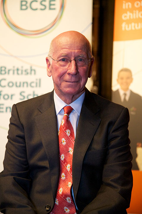 BOBBY CHARLTON  (morreu em 21/10/2023 aos 86 anos) - Jogador de futebol campeão mundial em 1966 e provavelmente o maior ídolo do Manchester United, clube que defendeu entre 1956 e 1973. Sir desde 1974.