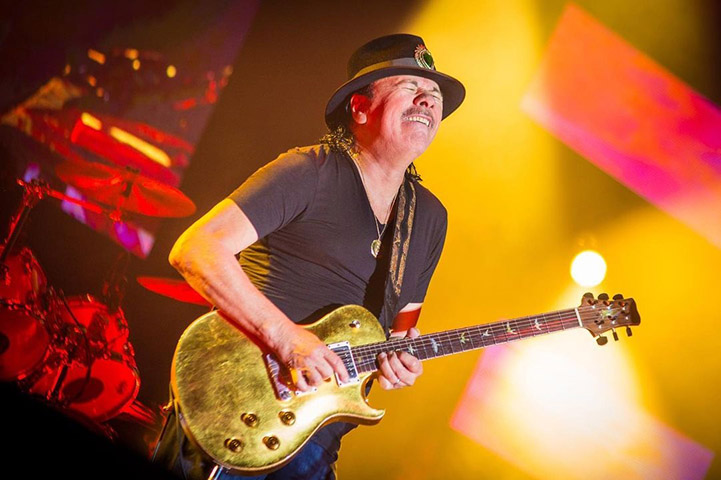 Carlos Santana - 20/07/1947 (77 anos). Líder da banda que leva seu sobrenome, mistura jazz, blues e rock com tempero latino. O compositor e instrumentista mexicano ganhou projeção em 1969 no lendário Festival de Woodstock. Coleciona Grammy's e já veio ao Brasil 6 vezes, incluindo sua última visita, no encerramento da Copa do Mundo-2014.-instagram/@carlossantana