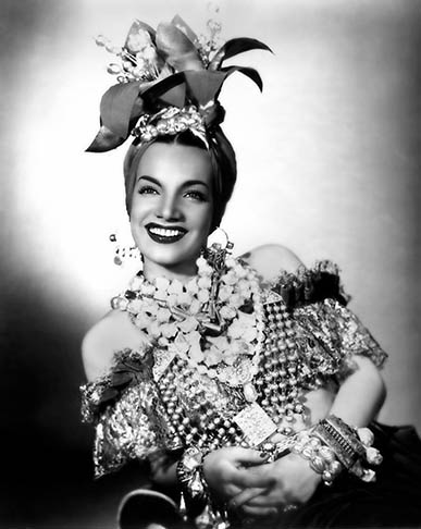 A liberação de toda a obra de Carmen Miranda marca um momento histórico para a cultura brasileira e o direito autoral. Afinal, o domínio público amplia o acesso à identidade cultural do país, já que estimula releituras artísticas e projetos educativos. 
