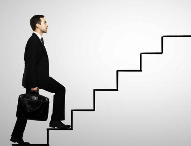 CONSEGUIR EMPREGO OU CRESCER NA CARREIRA - Fuja do perfeccionismo. O foco deve ser competência e eficiência. Boa comunicação é essencial. Procure se relacionar de forma educada e gentil com as pessoas. Seja proativo. Ter iniciativa causa ótima impressão.