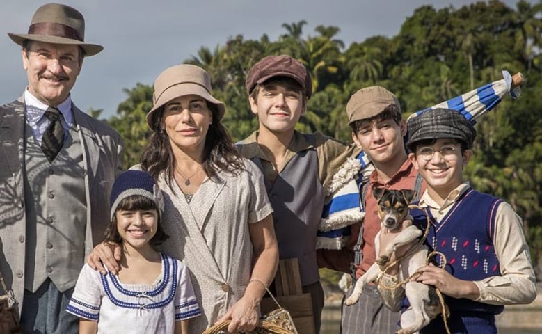 Curiosamente, houve novelas que passaram em mais de uma emissora. É o caso, por exemplo, de "Éramos Seis", que teve cinco versões. Uma na Record (1958), duas na TV Tupi (1967 e 1977), uma no SBT (1994) e uma na Globo, em 2019. Isso porque o roteiro original é de um livro. -