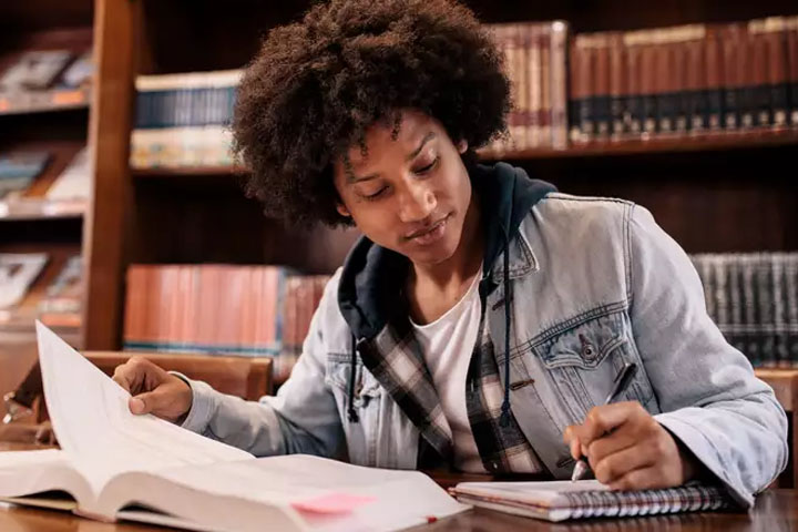 ESTUDAR MELHOR - Procure a carreira que você de fato aprecia. Mantenha o foco para evitar distrações. Faça intervalos para que o estudo não se torne maçante.  Visite instituições que ofereçam conteúdo de conhecimento, aliando aprendizado e lazer, como museus, espaços culturais e bibliotecas. 