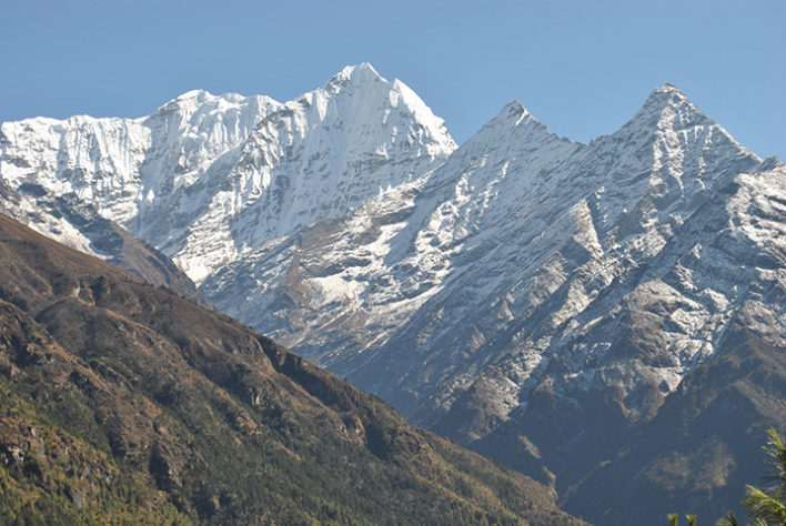 Corpos e lixo no Everest 