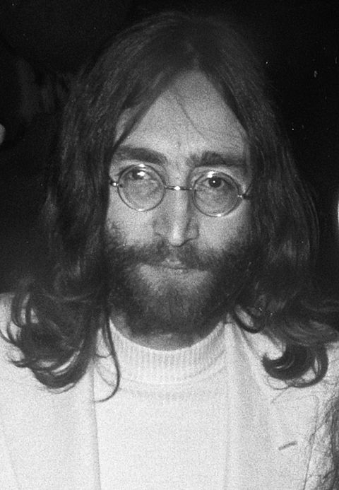 John Lennon - Cantor e compositor, seguia carreira solo após o fim dos Beatles e era um dos maiores nomes da música mundial quando foi assassinado, em 8/12/1980, aos 40 anos. Sua canção "Imagine" é considerada uma das mais bonitas da história. 