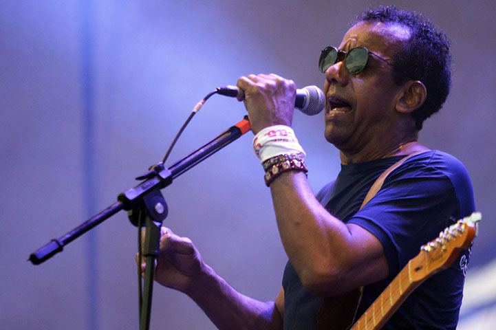 Jorge Benjor: Bom de bola, o cantor e compositor tentou a carreira de jogador de futebol e chegou a atuar na base do Flamengo, mas resolveu seguir na música, tornando-se um dos maiores astros da MPB. -Carlos Magino - Flickr