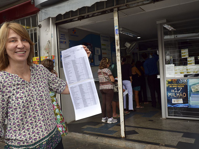 O apostador pode aumentar as chances de ganhar adquirindo os bolÃµes que sÃ£o comercializados nas lotÃ©ricas.
