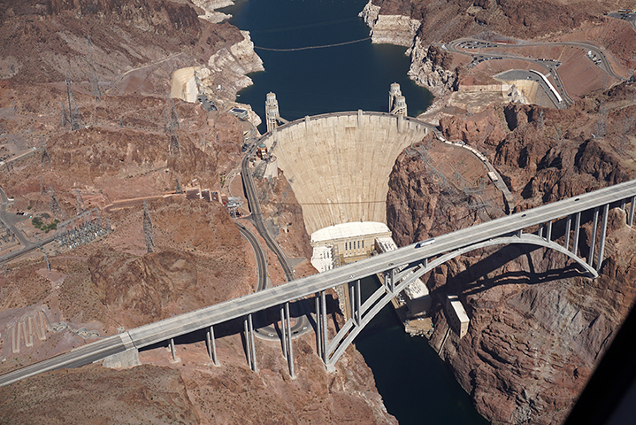 Mike OCallaghan - Pat Tillman Memorial - 270m - A ponte em arco, inaugurada em 2010, liga os estados de Arizona e Nevada (EUA). Tem 579m de extensão e fica em frente à barragem Hoover, sobre o rio Colorado. 