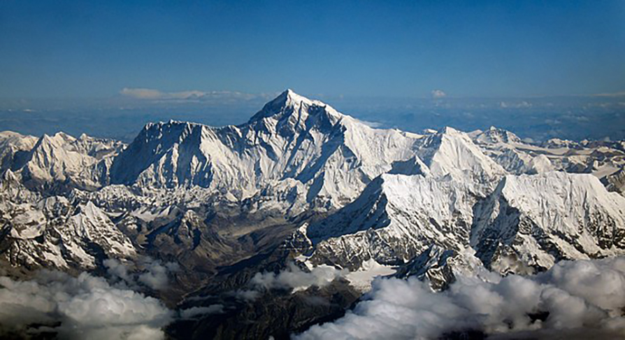 Ponto mais alto:  Monte Everest (Nepal/Tibete) - 8.850m- shrimpo1967 - Papa Lima Whisley - wikimedia commons