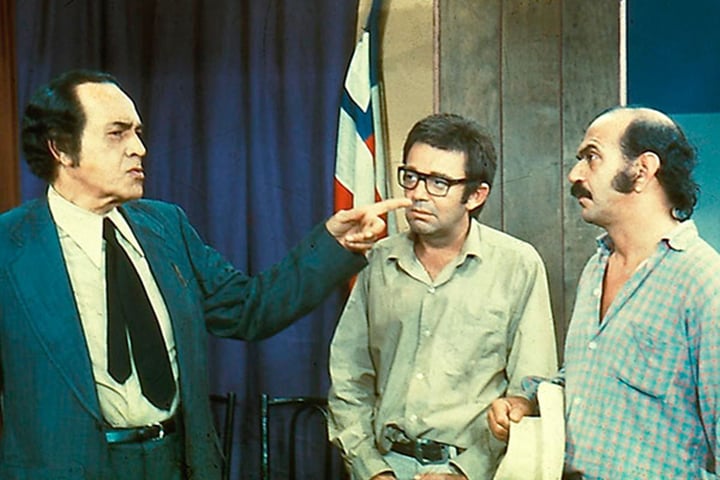 A TV com cores chegou ao Brasil em 1972. Não demorou muito para que pipocasse a primeira novela colorida no país. Foi logo no ano seguinte, com "O Bem Amado". Para muitos, é uma das grandes novelas do Brasil.  Outra curiosidade que marca a novela é que ela foi a primeira a ser exportada. Antes, apenas os textos eram vendidos. -