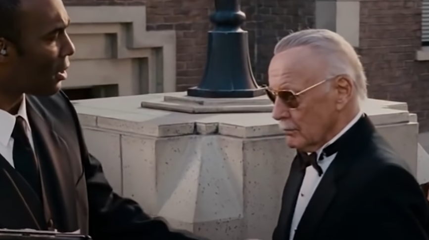 Em "O Quarteto Fantástico 2" (2007), Stan Lee tenta ser penetra na festa de casamento do Senhor Fantástico com a Mulher Invisível. 