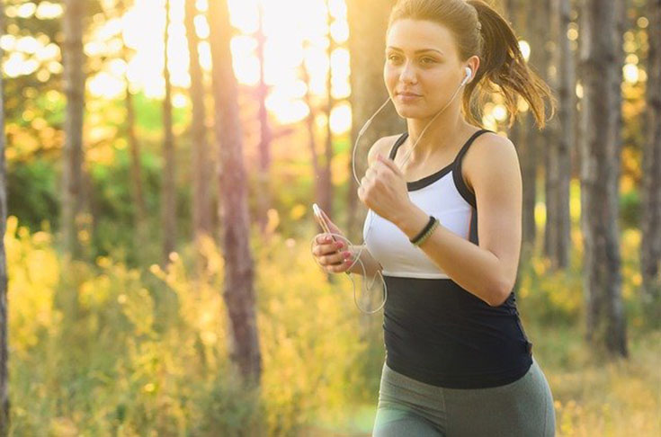 Ou seja, poderá oferecer benefícios especialmente para aqueles que enfrentam dificuldades em manter uma rotina rigorosa de exercícios e dieta.