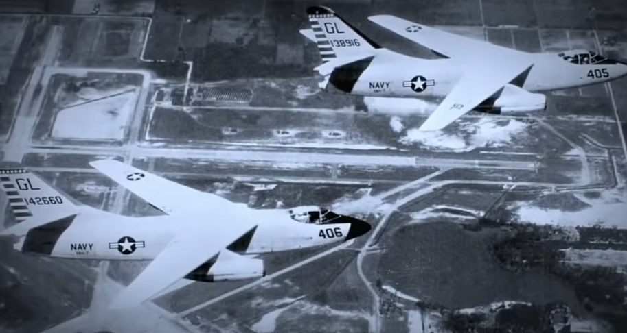 O aviÃ£o Sky Warriors A3 era um bimotor usado pela Marinha. Ele comparou o Ã¢ngulo da asa, a fuselagem e o trem de pouso. Este aviÃ£o era o maior modelo lanÃ§ado de porta-aviÃµes da Marinha no pÃ³s-guerra. Registros apontam que um aviÃ£o desse tipo caiu em 1960 na regiÃ£o. 