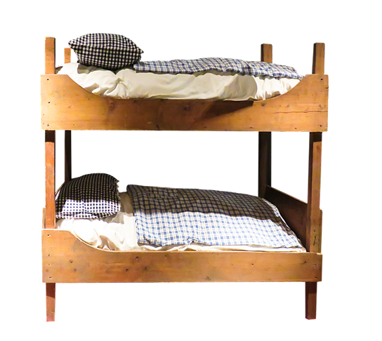 Crianças com menos de seis anos não devem dormir em beliches. Se for necessário, instale proteção nas laterais para evitar quedas. -Gerhard G - pixabay