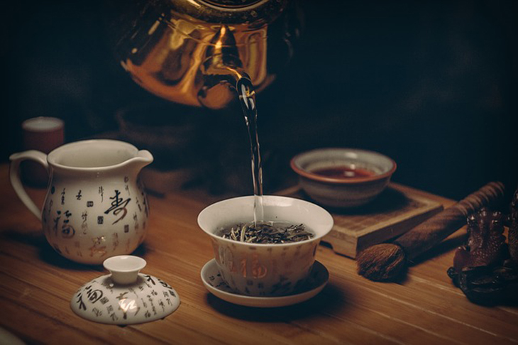 O chá tem origem na China (mais de 2 mil anos antes de Cristo), mas também se popularizou em outros países que tornaram-se produtores em escala mundial: Bangladesh, Índia, Nepal, Vietnã, Uganda e Quênia, entre outros.  -  pexels -pixabay