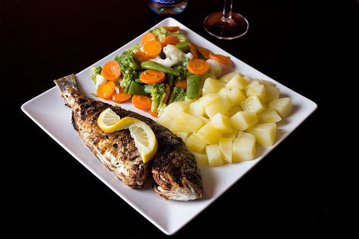9- Procure se alimentar adequadamente para que os exercícios sejam parte de um conjunto de medidas para uma saúde melhor. 