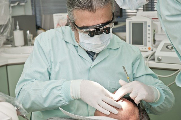 FAZER CHECK-UP - Se precisa ir ao mÃ©dico ou ao dentista para exames de rotina tente incluir um compromisso aprazÃ­vel na agenda da ida ao consultÃ³rio. Vai compensar a chateaÃ§Ã£o. Exemplo: depois da consulta, permita-se ir Ã  cafeteria preferida para degustar algumas delÃ­cias. 