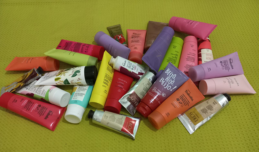 O hidratante corporal deve ser usado, de preferência, após o banho. Hidratantes que repõem ceramidas (lipídios naturais da pele) e ácido hialurônico são indicados. Procure variar as fragrâncias para se sentir estimulada.  -divulgação Mônica Sá