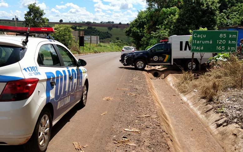 Em 28/02/2021, uma menina de 10 anos morreu ao colocar o celular para carregar usando uma extensão que estava com o fio descascado, em Quirinópolis (GO). 