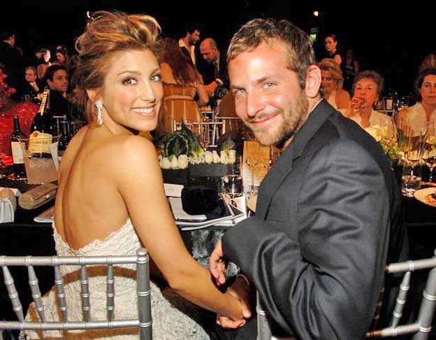 O ator tem uma filha com a modelo russa Irina Shayk, com quem ficou junto entre 2015 e 2019. Além disso, ele também já foi casado por dois anos com a atriz Jennifer Esposito (foto), entre 2006 e 2007.