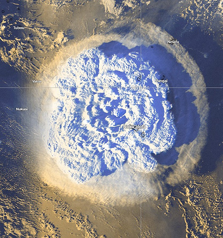 Em 2022, a erupÃ§Ã£o do vulcÃ£o submarino Hunga Tonga-Hunga Ha'apai causou devastaÃ§Ã£o no paÃ­s e foi sentida em vÃ¡rias partes do mundo.