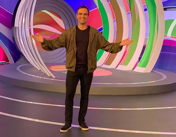 Tadeu se emocionou ao se autoavaliar como apresentador após fazer parte da equipe do BBB. Ele iniciou sua quarta temporada à frente do programa e citou o envolvimento com os participantes. 