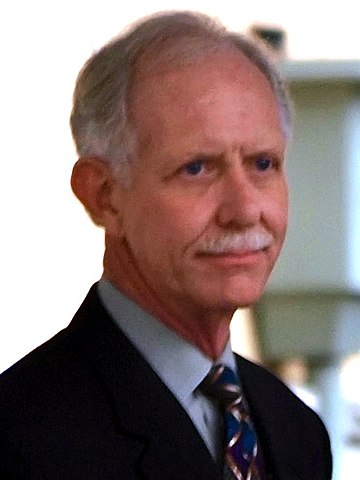 No comando estava o piloto Chesley Burnett Sullenberger III, às vésperas de celebrar seu 58º aniversário (em 23/1). Ex-piloto de caça, ela trabalhava em linhas aéreas civis desde 1980, quando deixou a Força Aérea dos EUA.-Ingrid Taylar - wikimedia commons