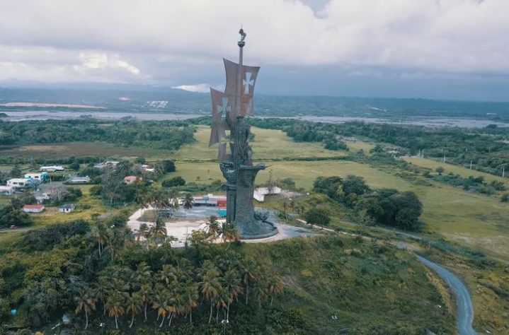 estátuas gigantes 