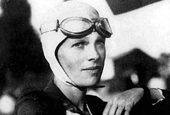 Amelia Earhart - Mulheres históricas da aviação