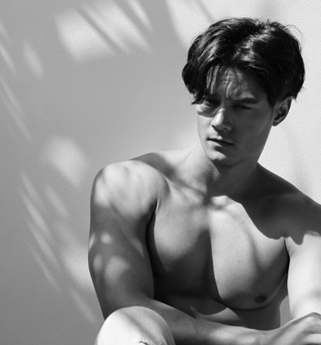 Daniel Matsunaga – ator e modelo brasileiro. Nascido em 28 de novembro de 1988, em Brasília, destaca-se pelos traços marcantes, porte atlético e visual associado à moda e à televisão.