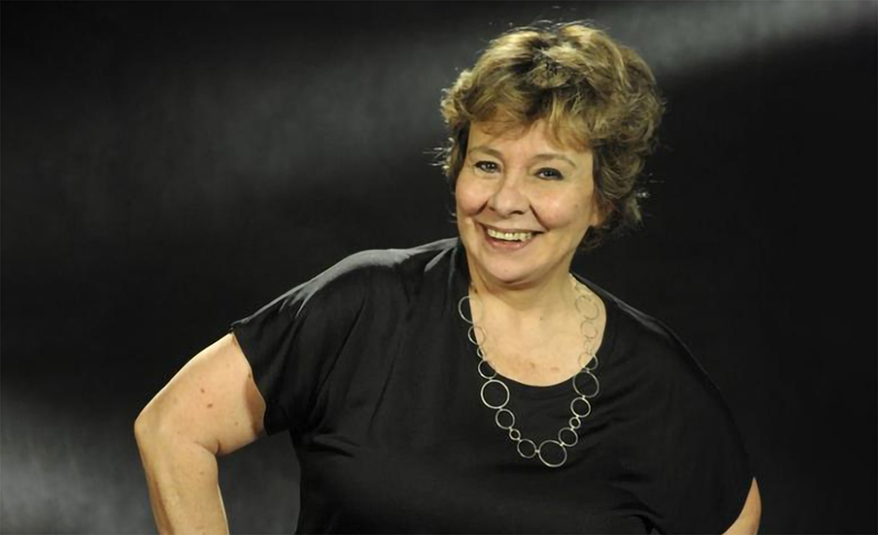 Débora Duarte - A atriz paulista, nascida em 2/1/1950 - mãe das atrizes Daniela e Paloma Duarte - se chama Débora Susan Duke. Mas adotou o sobrenome artístico do padrasto, o ator Lima Duarte, com quem sua mãe, a atriz Marisa Sanches, se casou quando ela tinha 1 ano. 